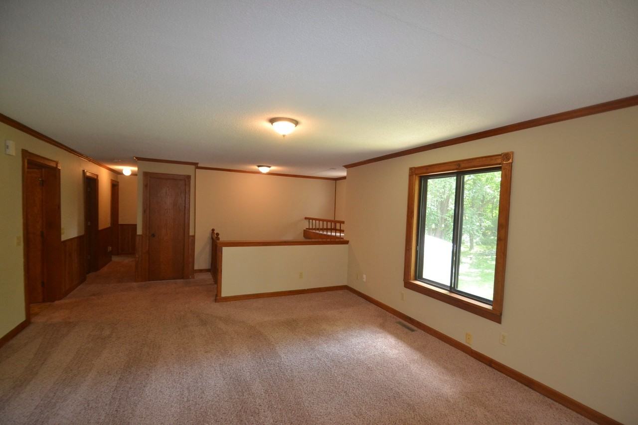 5137 Woodridge Rd - Photo 3 of 9