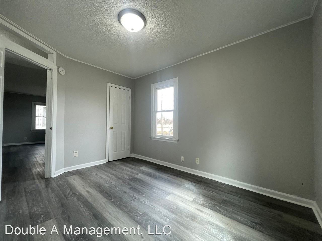 312 Lester St - Photo 2 of 11