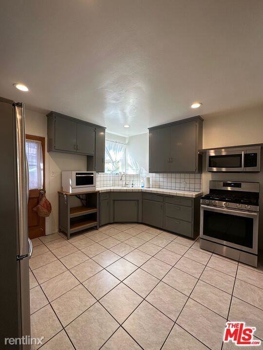 3437 Cattaraugus Ave - Photo 2 of 13