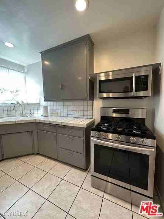 3437 Cattaraugus Ave - Photo 3 of 13