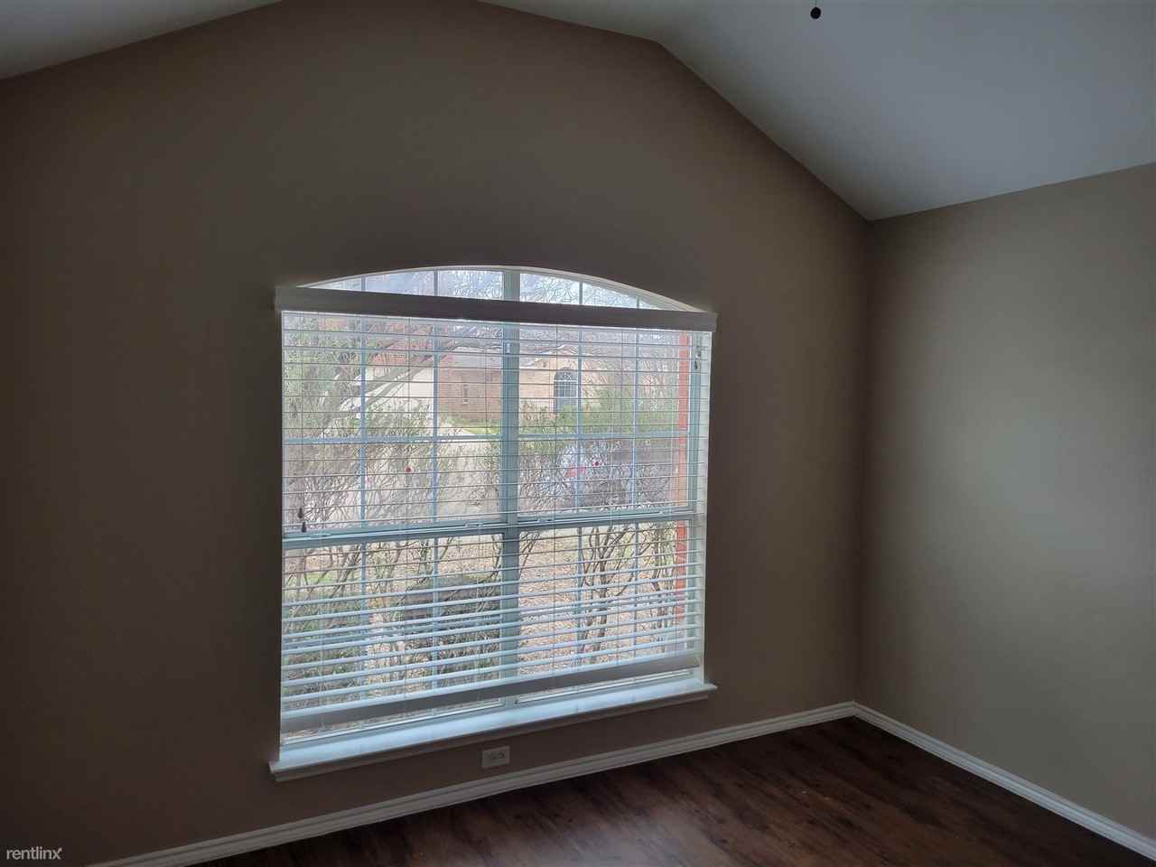 413 Prairie Gulch Dr - Photo 2 of 8