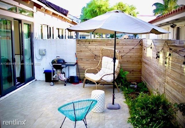 17290 Ne 22nd Ave - Photo 2 of 27