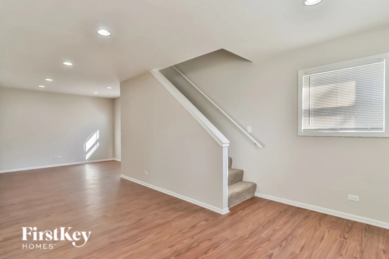 121 Highmoor Dr - Photo 3 of 15