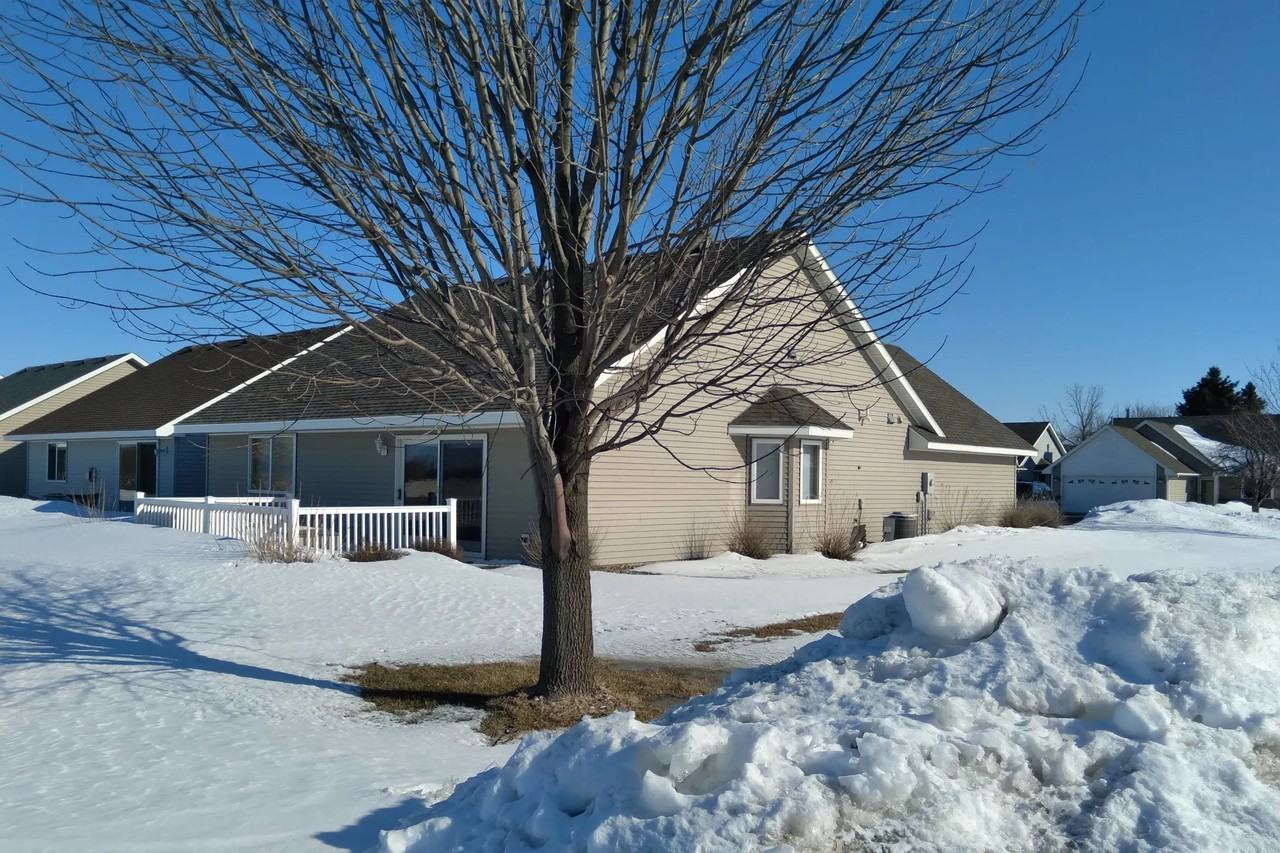 700 Ochotto Lake Dr - Photo 2 of 36