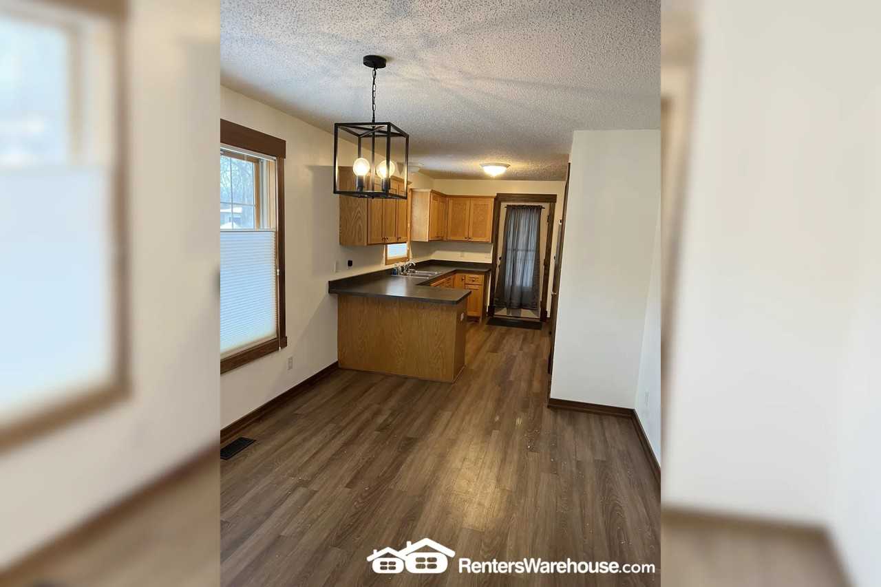 669 Lake St N - Photo 3 of 20