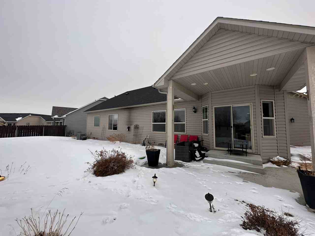 1526 Creekside Dr W - Photo 3 of 11