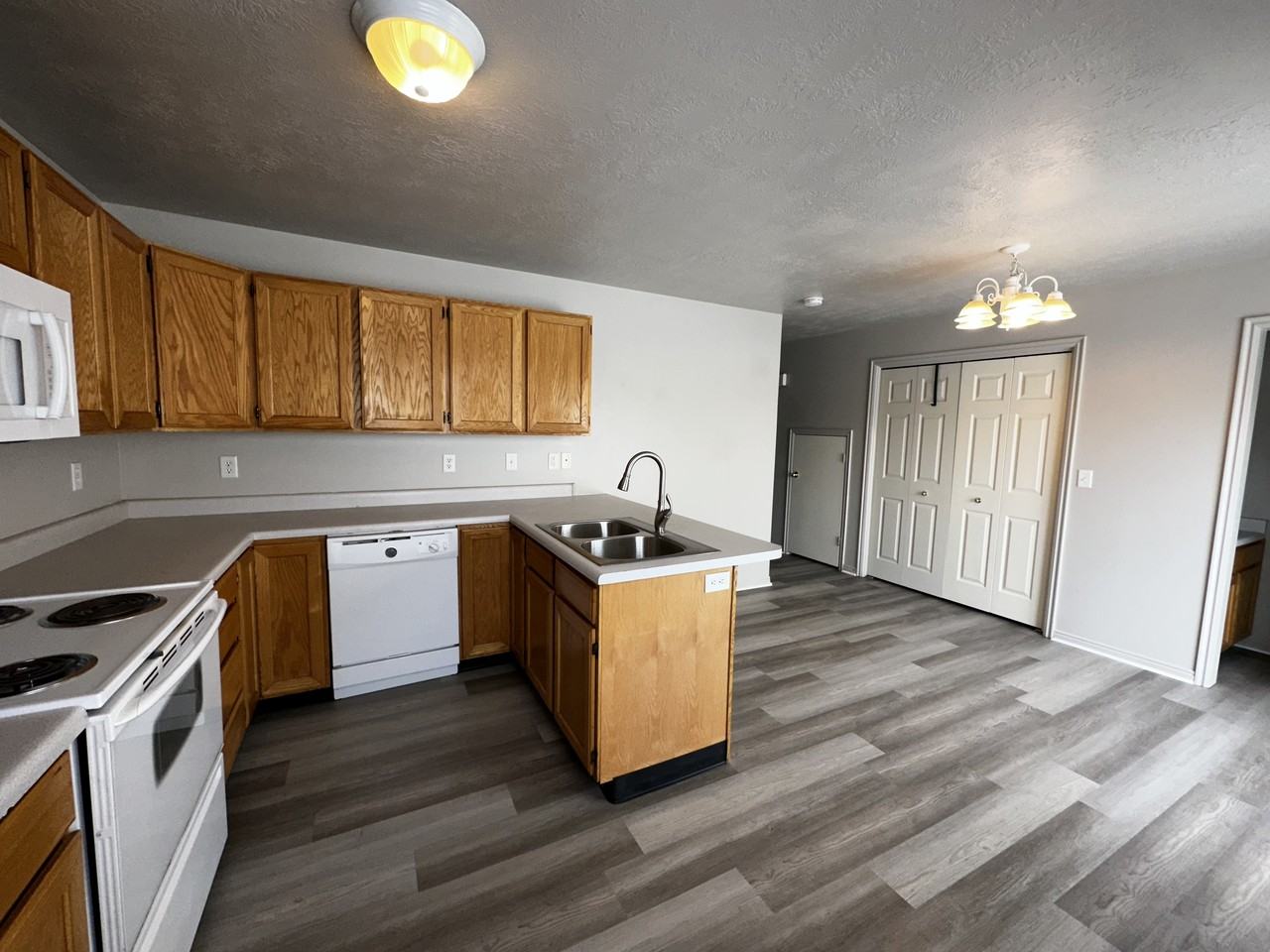 2509 N Charleston Ave - Photo 5 of 13