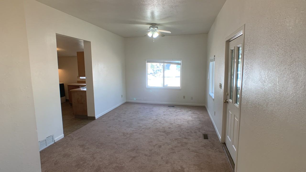 31 W Fountain Blvd - Photo 2 of 6