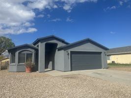 featured image of 2133 E Vera Cruz Vis