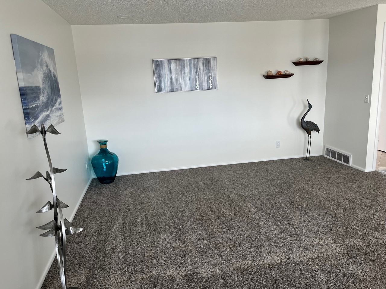 659 E Shiloh Way - Photo 2 of 17