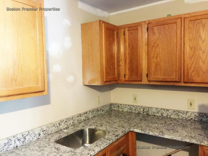 Schoosett St #B28 - Photo 3 of 5