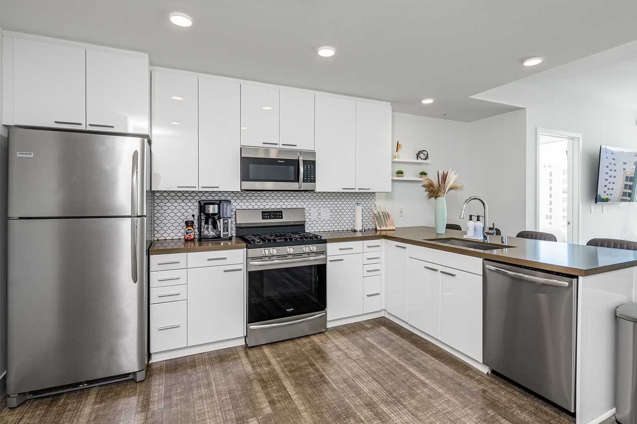 735 S Main St #1320 - Photo 2 of 8