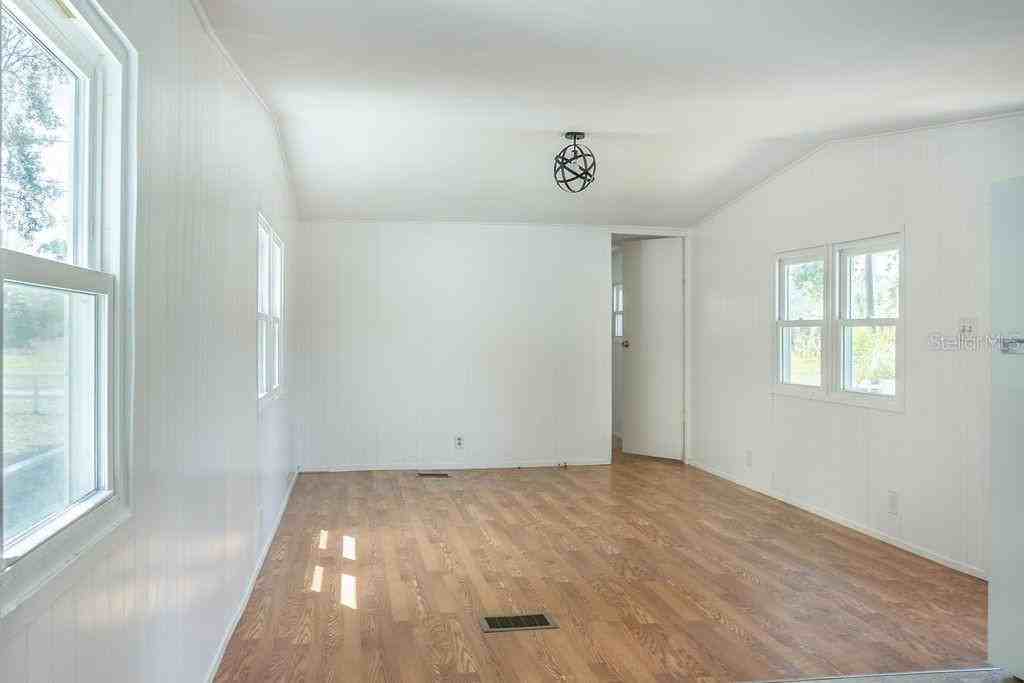 762 Jennings Ave #1 - Photo 2 of 8