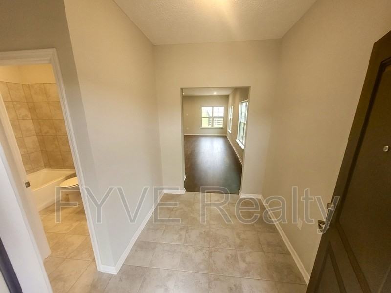 10325 Tipperary Dr - Photo 3 of 44