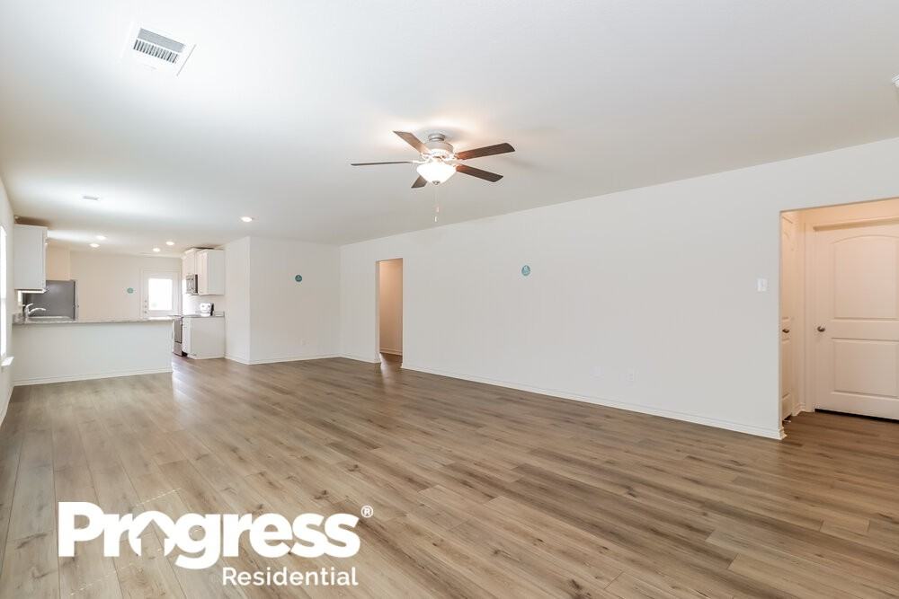 104 Stratton Ln - Photo 3 of 21