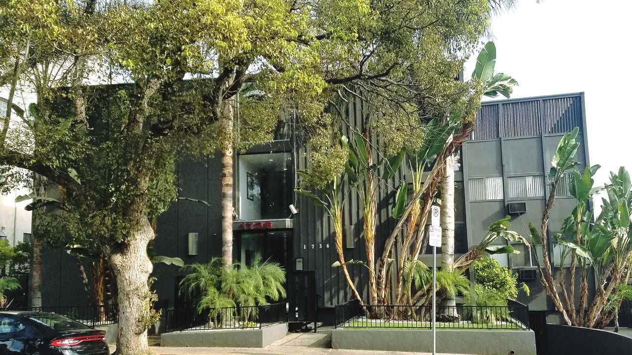 SYCAMORE VILLAS - Photo 2 of 5