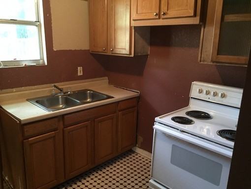 1482 E 16th St - Photo 3 of 6