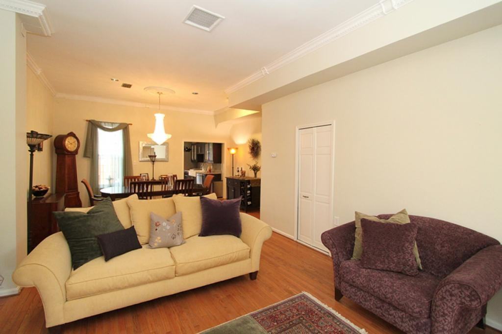 909 T St Nw - Photo 2 of 11
