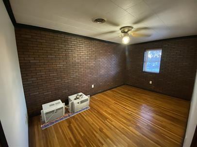 122 S Broadway St - Photo 2 of 11