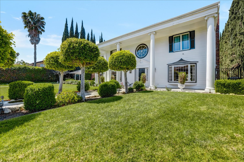 1443 S Alpine Dr - Photo 2 of 49