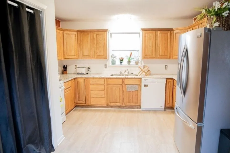 1526 Goliad St - Photo 7 of 10