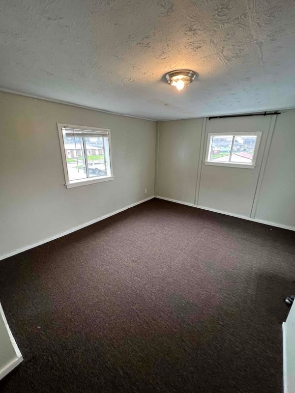 910 Grant Ave - Photo 2 of 6