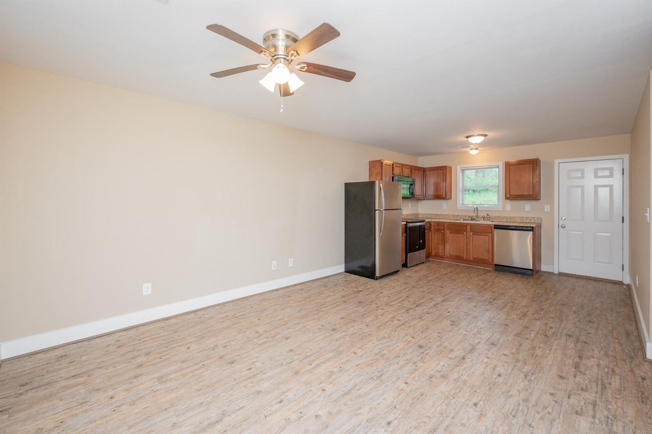 2005 Coldwater Rd #B - Photo 2 of 31