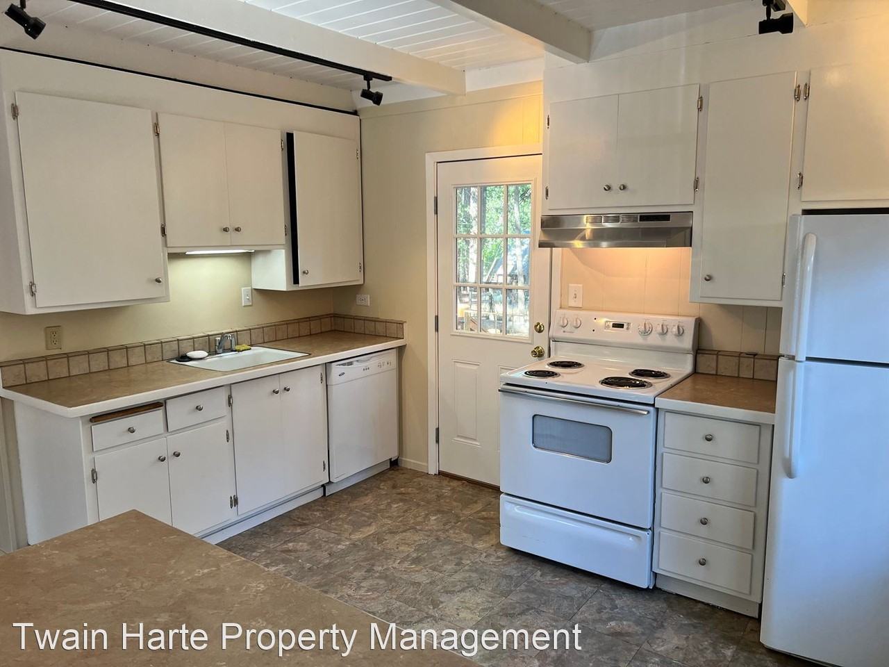 23041 Mark Twain Dr - Photo 2 of 17