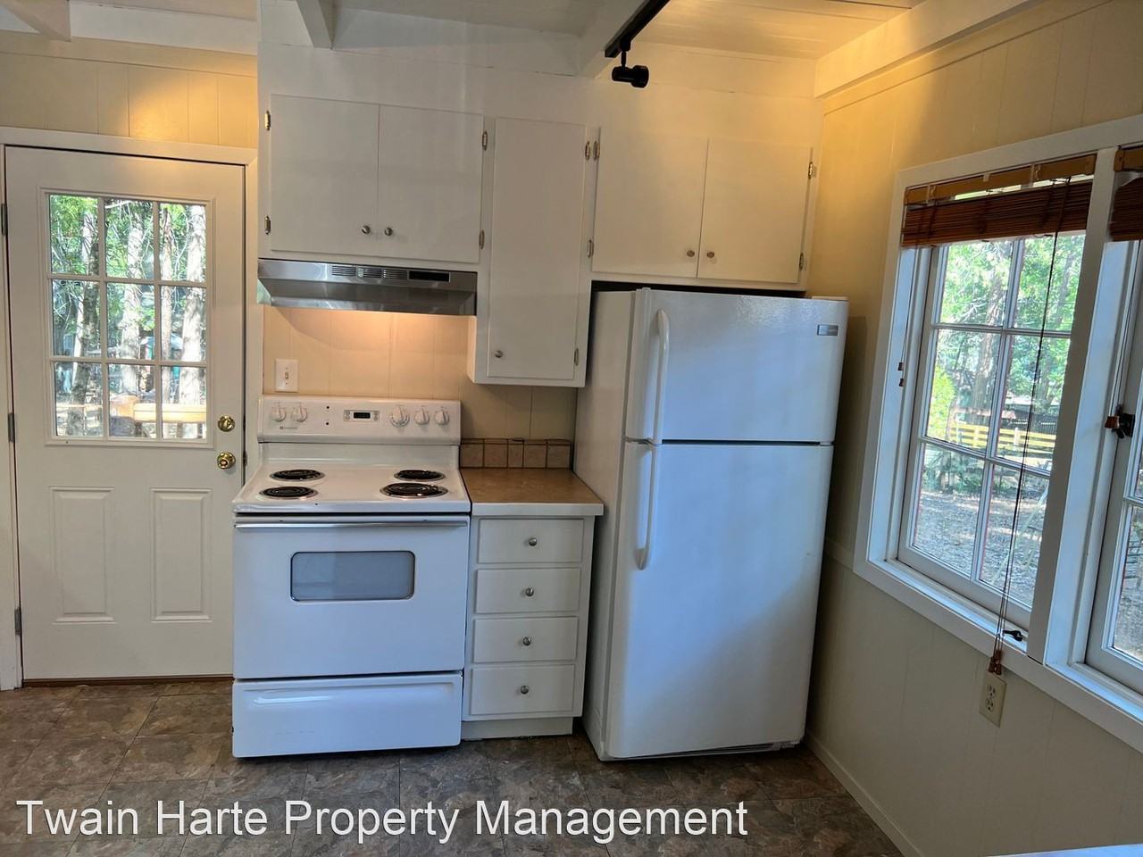 23041 Mark Twain Dr - Photo 3 of 17