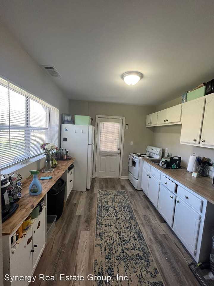 230 Garner Ave - Photo 3 of 15