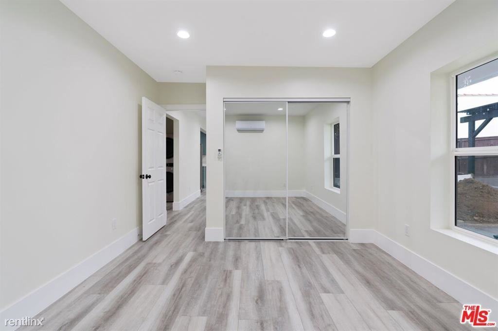 3704 Brunswick Ave - Photo 3 of 10