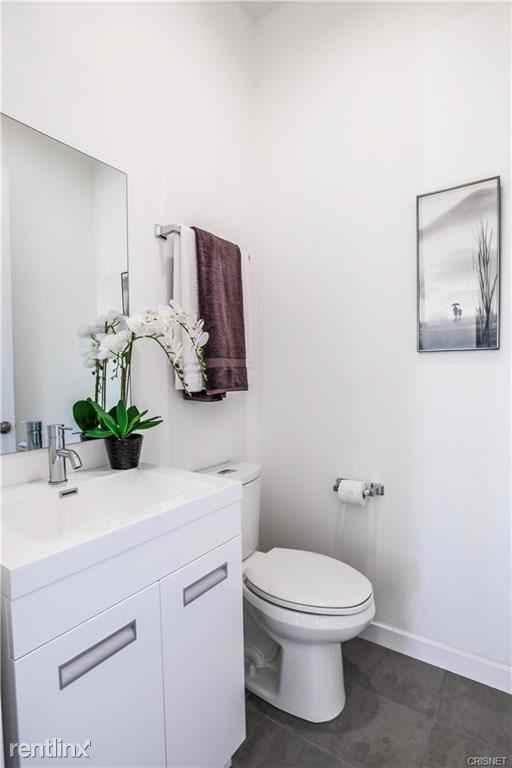 1301 Tamarind Ave - Photo 2 of 9