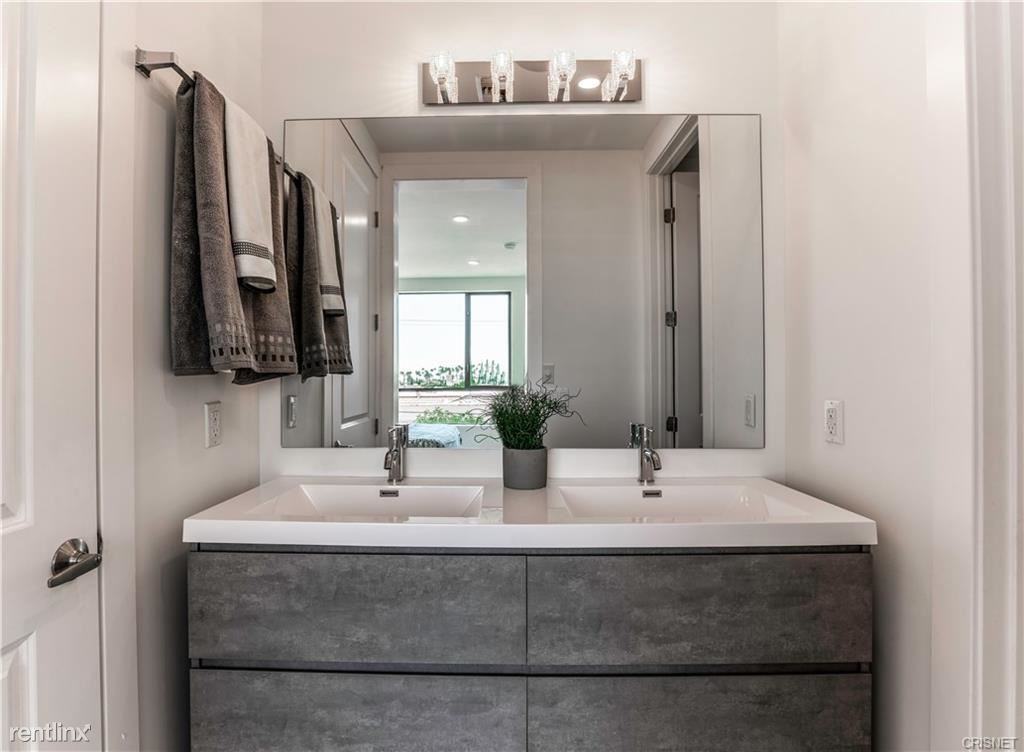 1301 Tamarind Ave - Photo 3 of 9