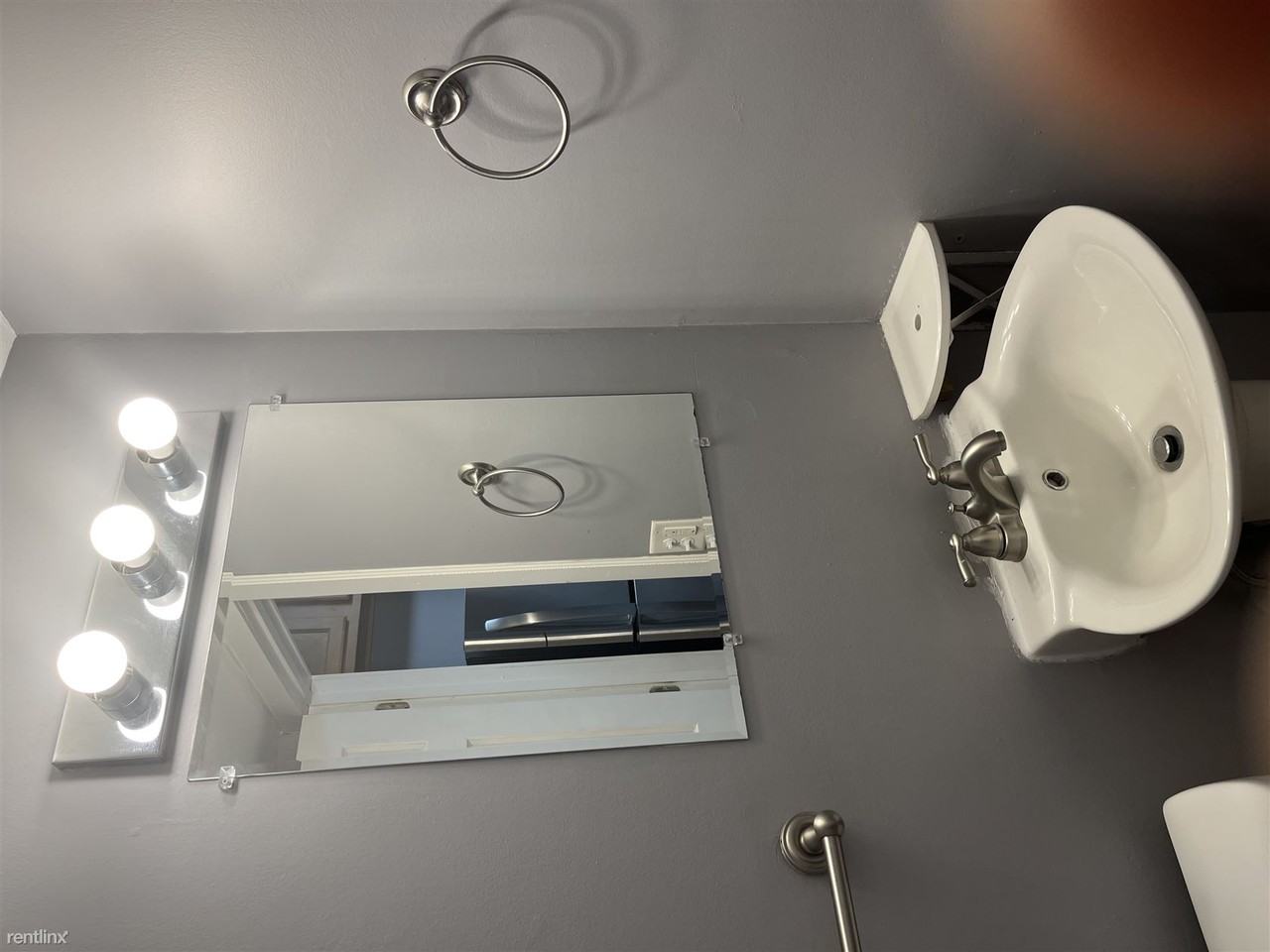 256 Sunset Ct - Photo 3 of 6