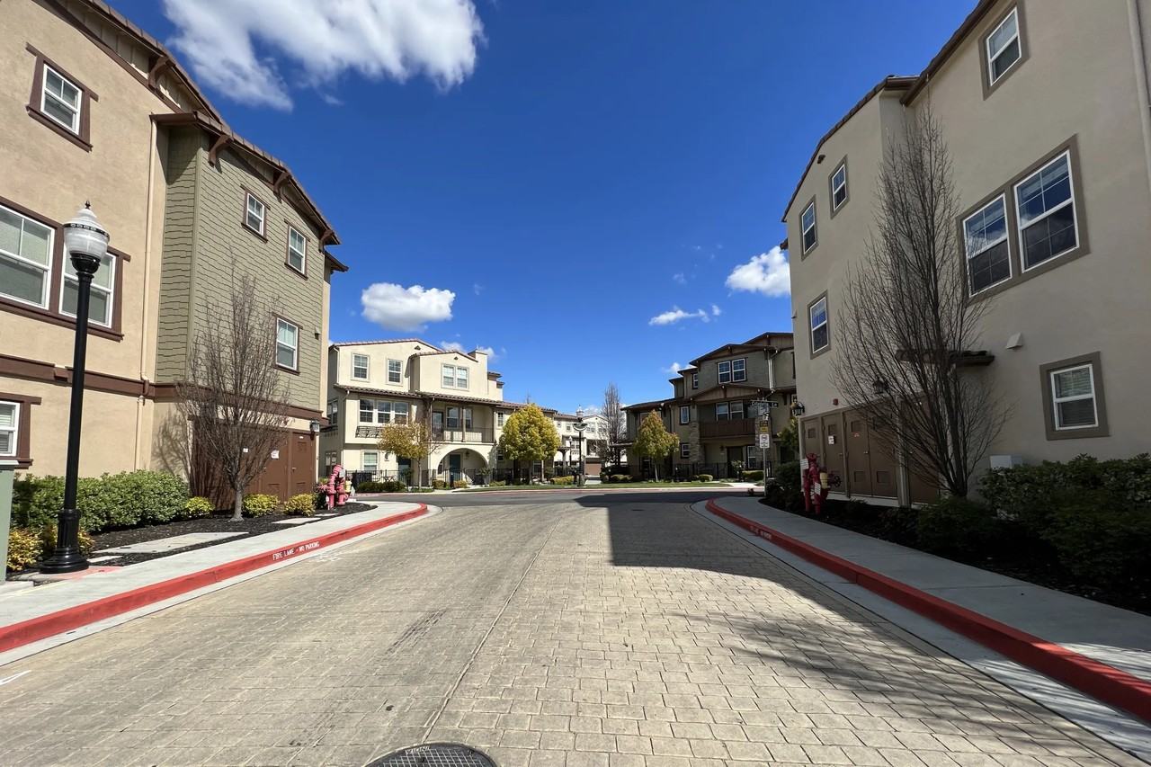 440 S 22nd St - Photo 3 of 10