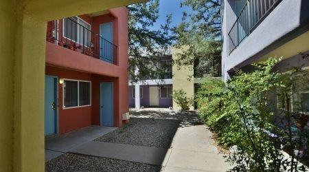 419 Monroe St Ne - Photo 3 of 26