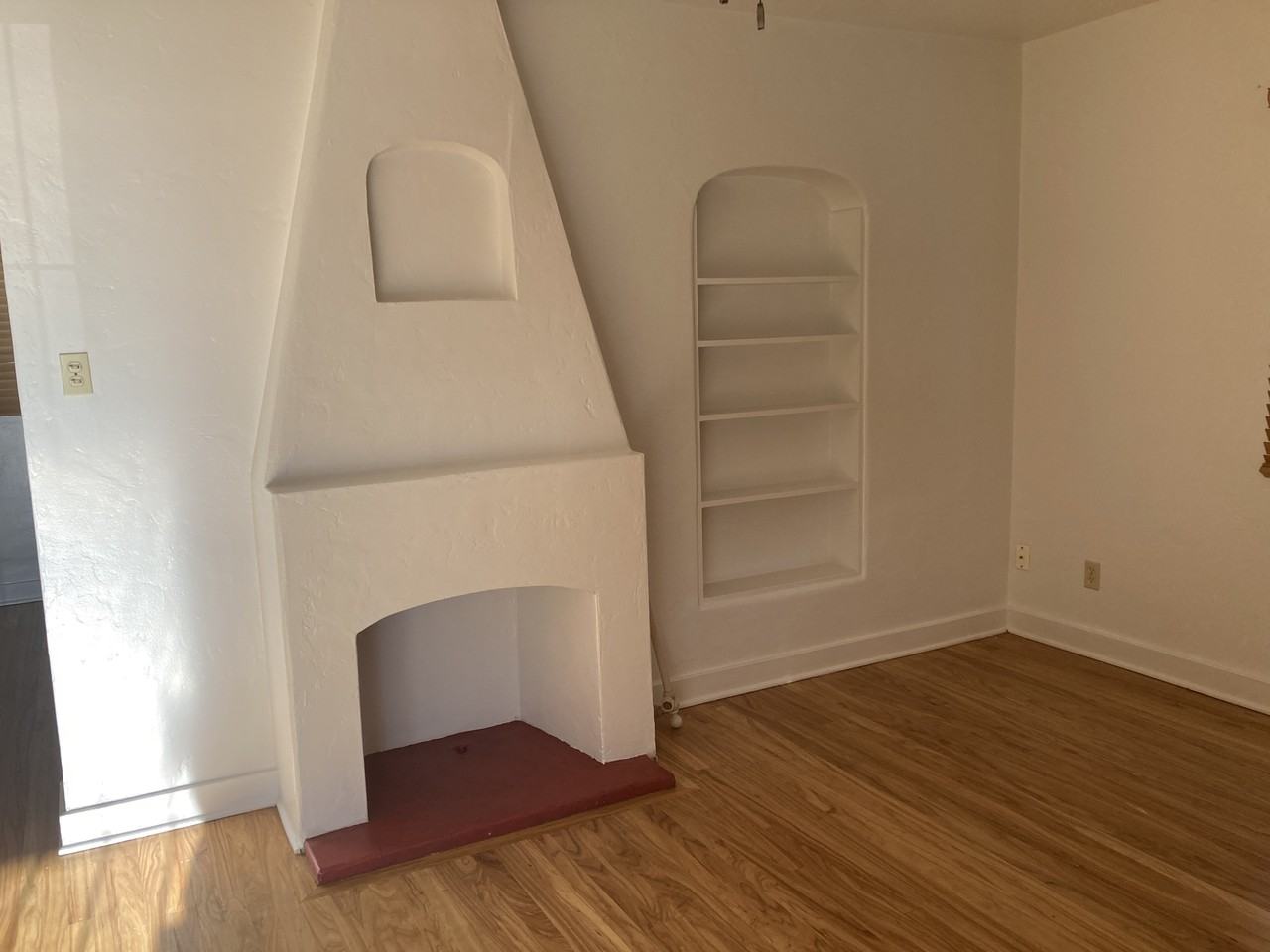 411 Vassar Dr Se - Photo 3 of 15