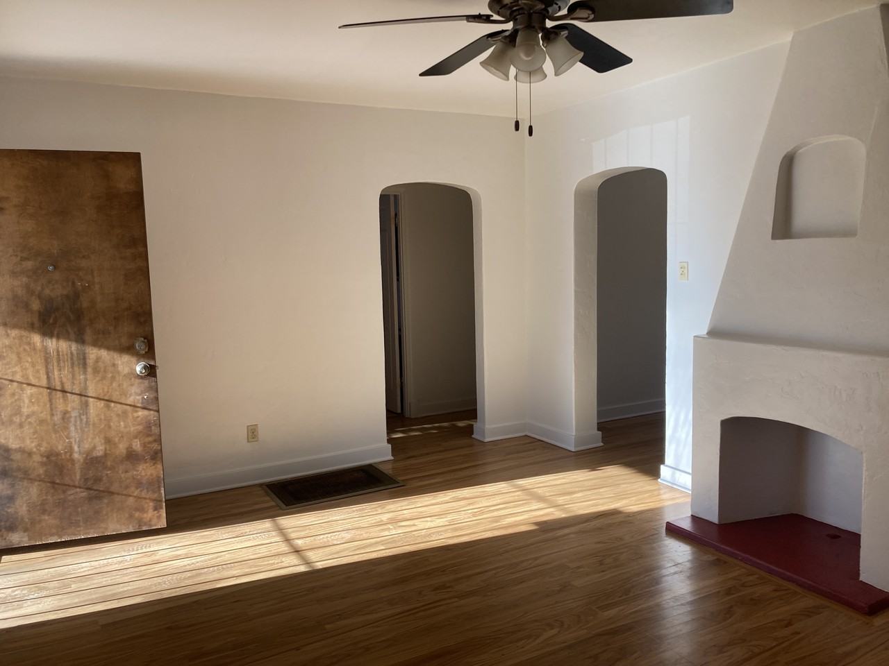 411 Vassar Dr Se - Photo 4 of 15