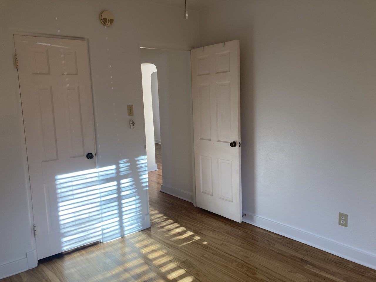 411 Vassar Dr Se - Photo 6 of 15
