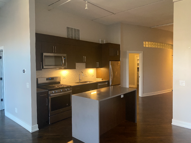 2012 W Saint Paul Ave #211 - Photo 4 of 8