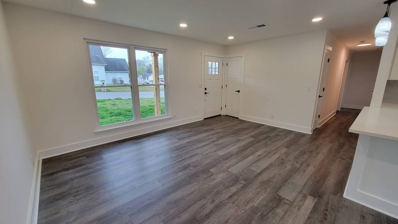 4301 Central Valley Dr #1 - Photo 3 of 16