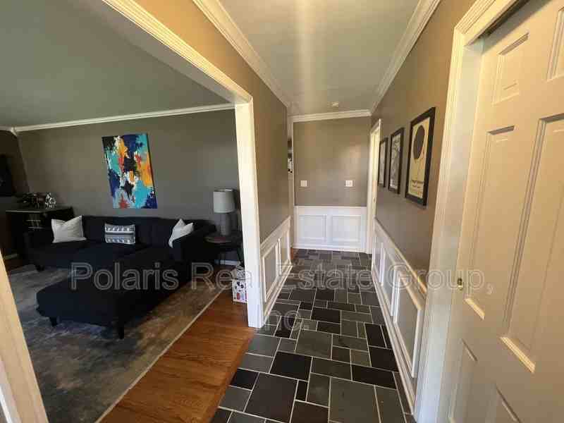 7856 Creekview Cir - Photo 3 of 20