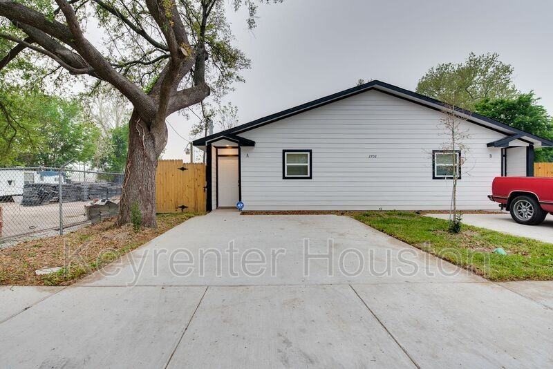 2702 Reid St #A - Photo 2 of 27