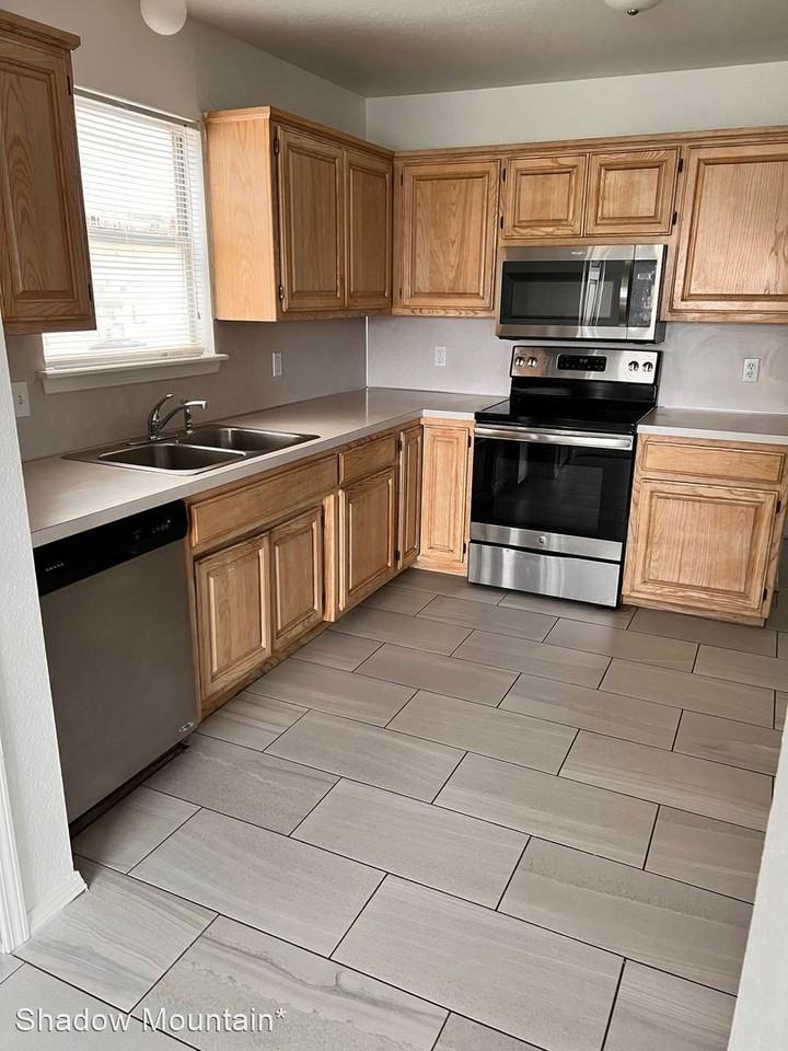 Shadow Mountain Duplexes Apartments 10131 S Yale Ave, Tulsa, OK 74137