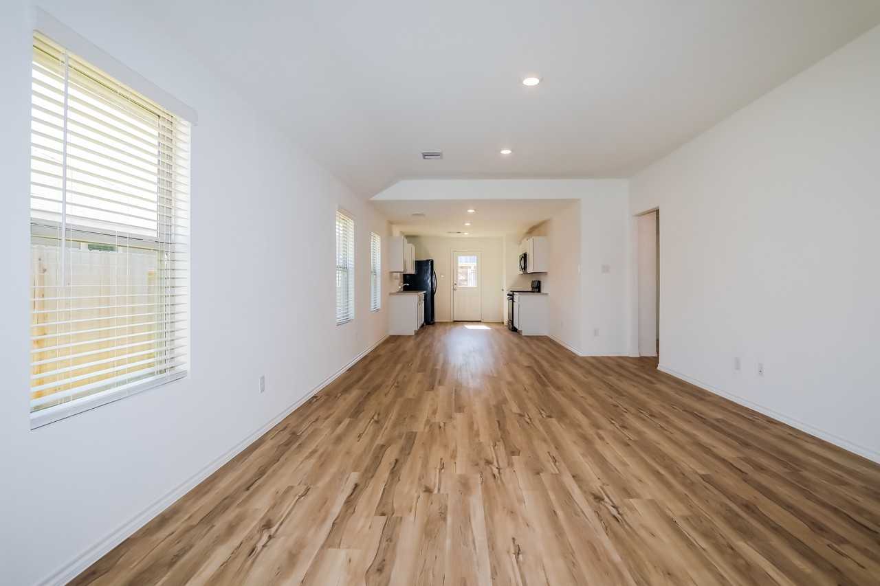 11067 N Lake Mist Ln - Photo 2 of 15