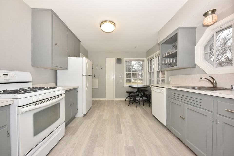 130 East Henry Clay Street - Photo 3 of 3