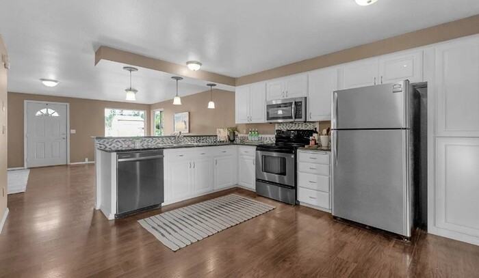 3602 175th Pl Ne - Photo 2 of 12