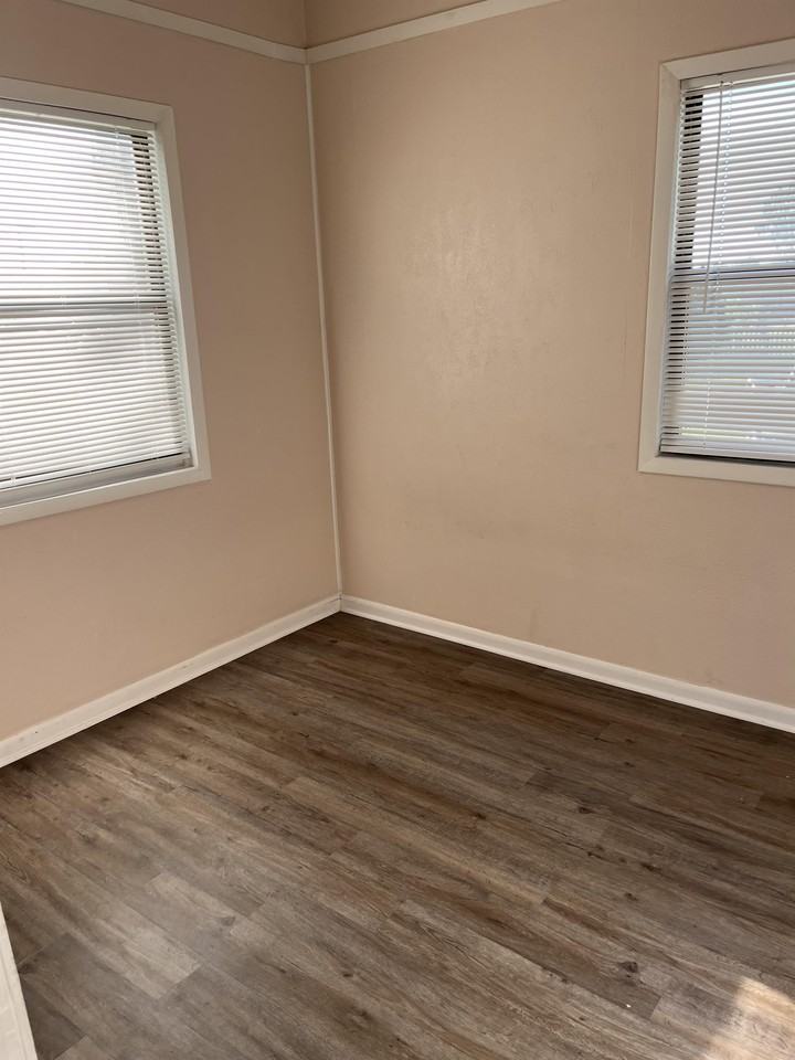 5105 Hollycrest Dr #1 - Photo 5 of 10