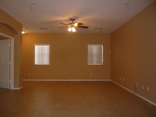 11646 W Rio Vista Ln - Photo 2 of 12