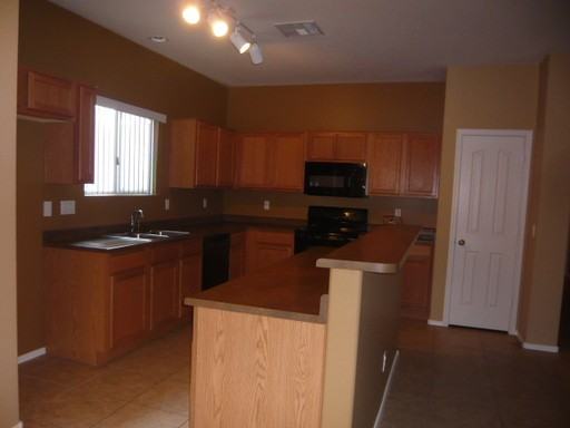 11646 W Rio Vista Ln - Photo 3 of 12